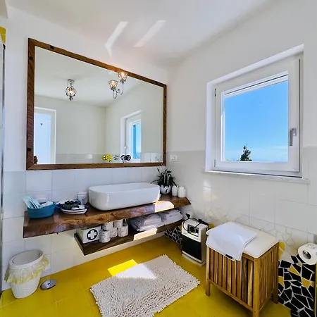 Yourhome - White House Gio